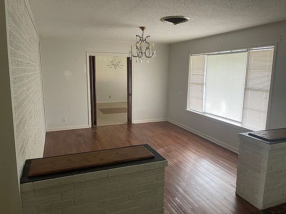 4th image of 223 University Dr