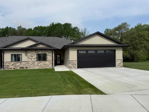 1507 Regency Cir N, Norfolk, NE 68701