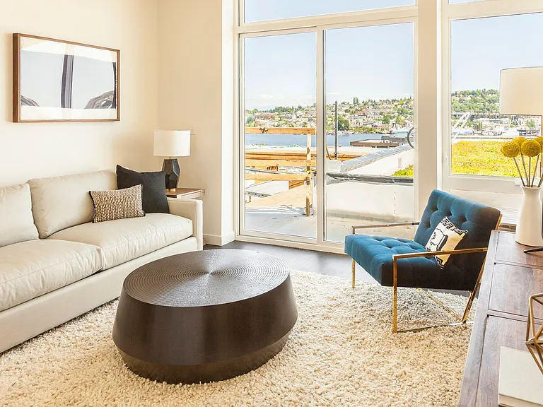 Welcome to Dexter Hayes! Modern convenience with exceptional views! — Photo 46