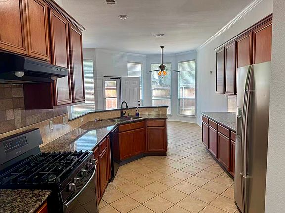 3rd image of 708 Glenhurst Dr