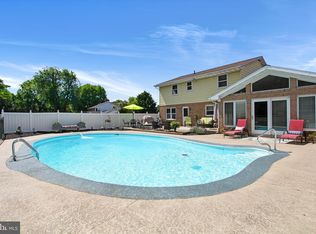 121 Valley View Dr, Hanover, PA 17331