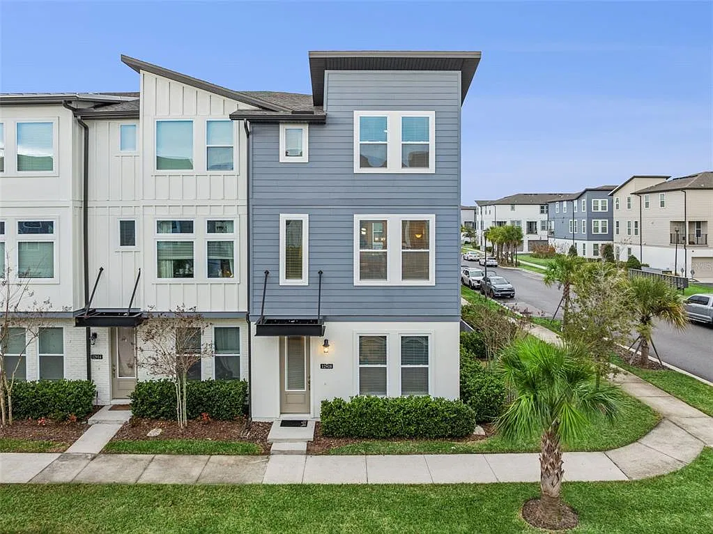 3 bed, 3.5 bath, 2167 sqft, $3,600 — Photo 1