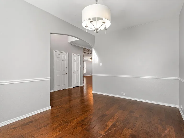 504 Connemara Ct — Photo 10