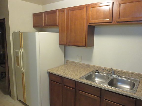 4th image of 33940 13th St