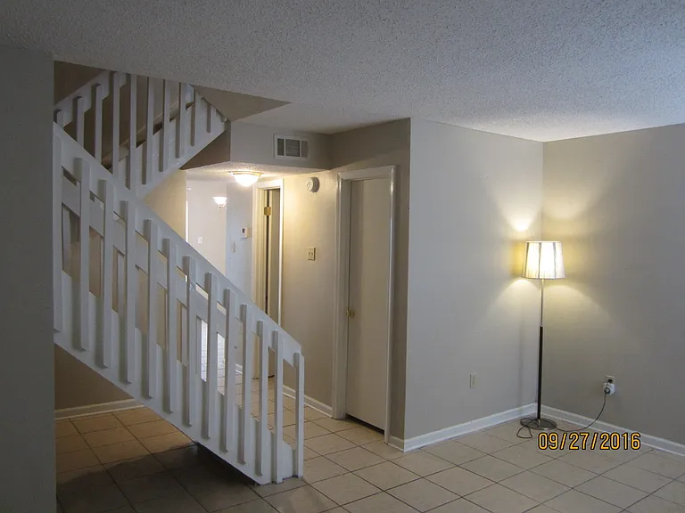 631 Cedarwood Dr — Photo 3