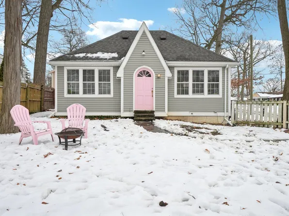 3930 Mapleleaf Rd, Waterford, MI 48328