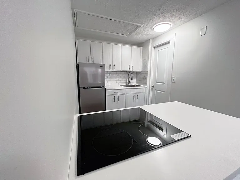 Pine Grove Apartments — Photo 40