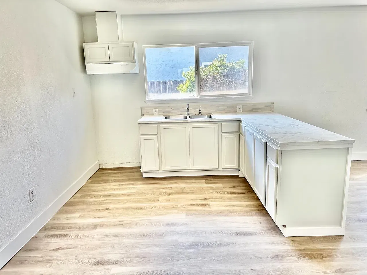 3 bed, 1300 sqft, $2,250 — Photo 3