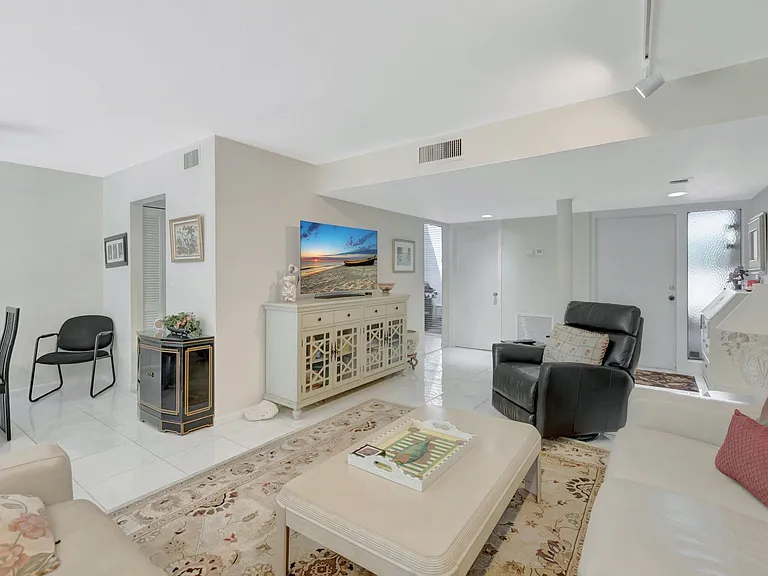3705 Bridgewood Dr — Photo 10