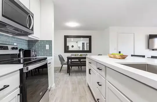 3 bed, 1132 sqft, $2,400 — Photo 3