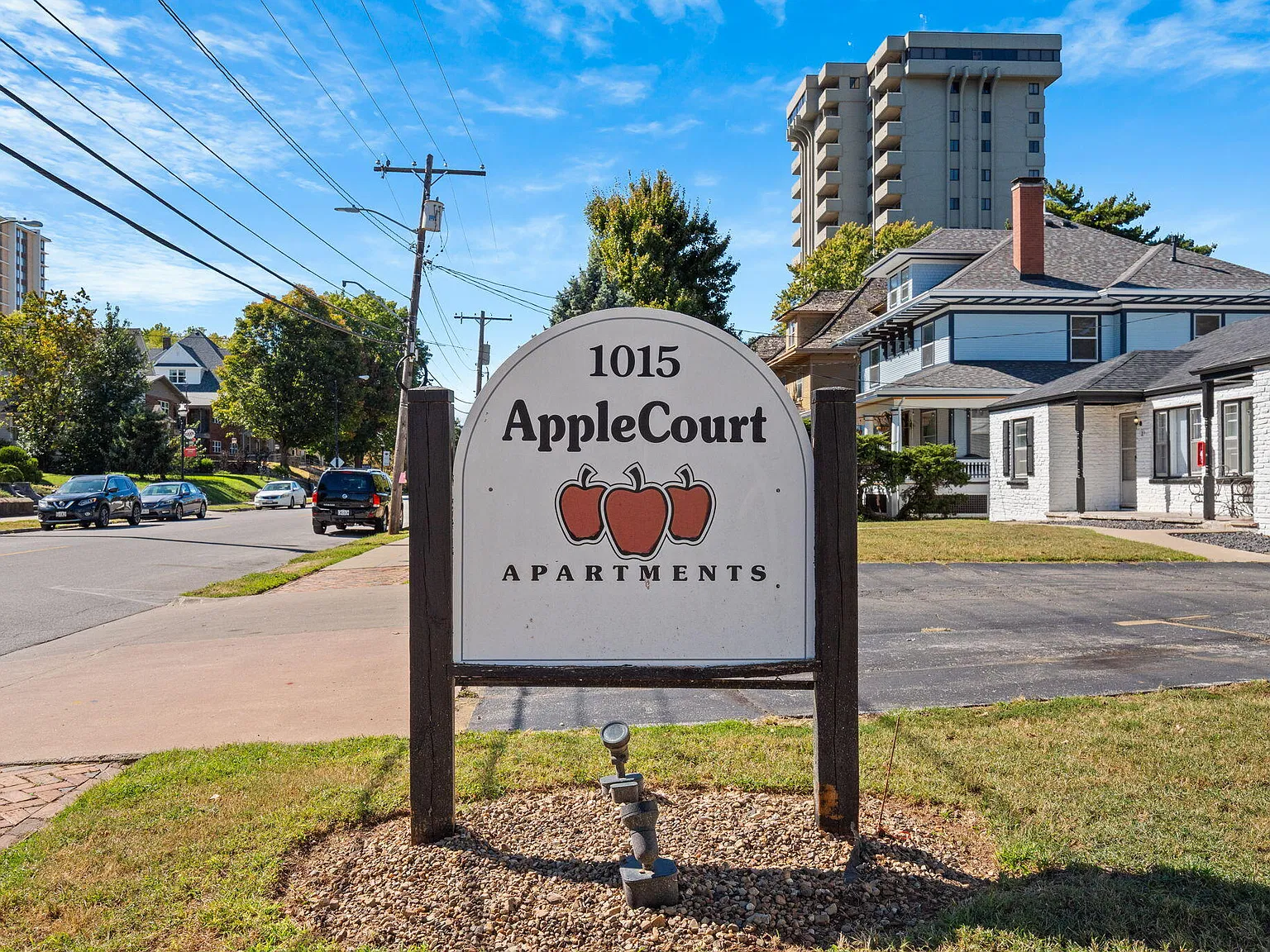 1 bed, 1.0 bath, 500 sqft, $899 — Photo 3