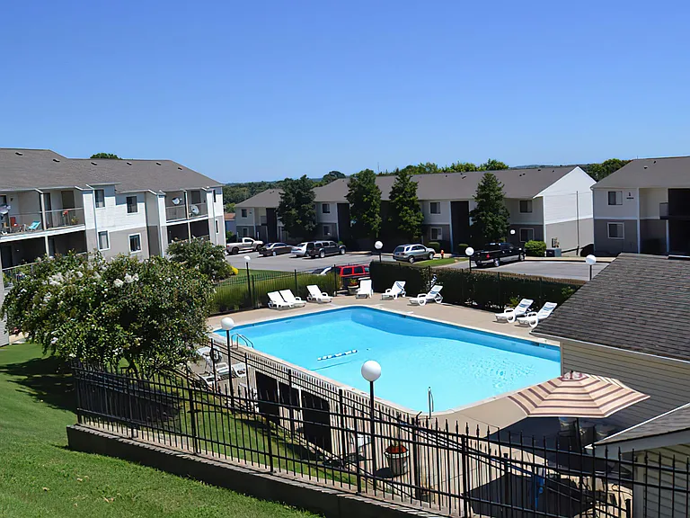 Hickory View Apartments — Photo 37