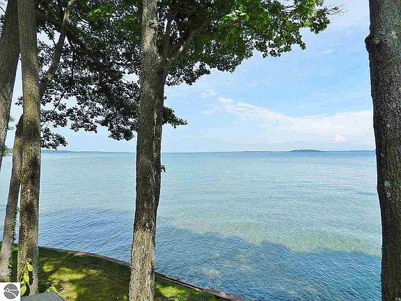 2nd image of 10169 SW Bay Shore Dr