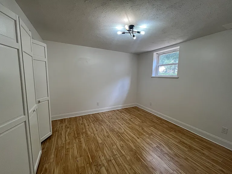 141 Maple Hill Ln — Photo 10