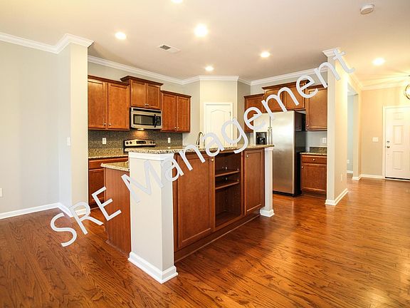 Spacious kitchen with walk-in pantry, granite countertops & stainless steel appliances.