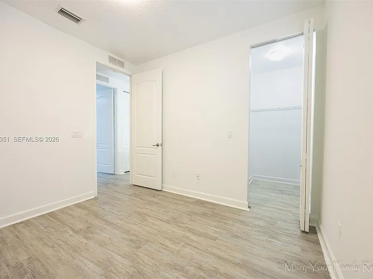 3841 Aspen Leaf Dr — Photo 23