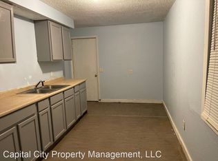 2424 S 11th St, Springfield, IL 62703