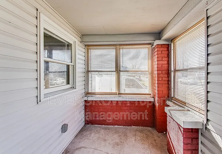 1417 N Denny St — Photo 4