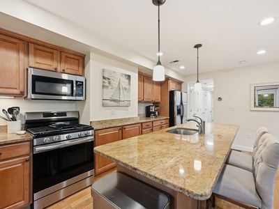 840 E 4th St APT 1, South Boston, MA, 02127