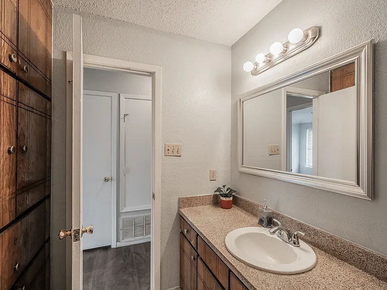 422 Signal Hill Ct N — Photo 20