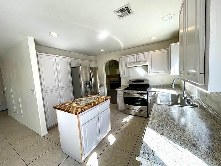 250 Camelback Ridge Ave — Photo 4
