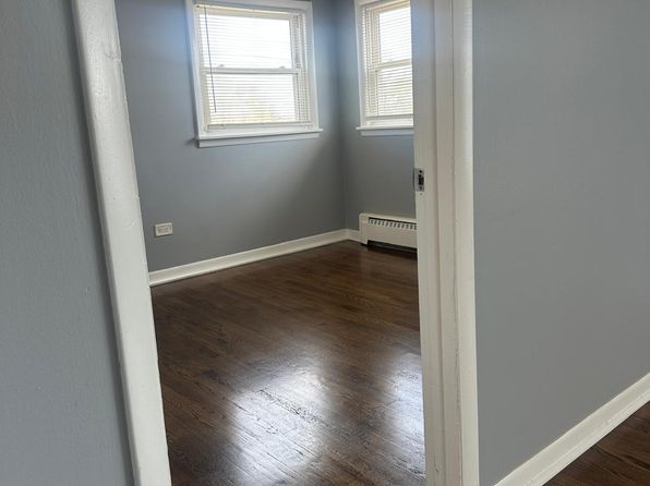 7737 W 87th St APT 3N, Bridgeview, IL 60455