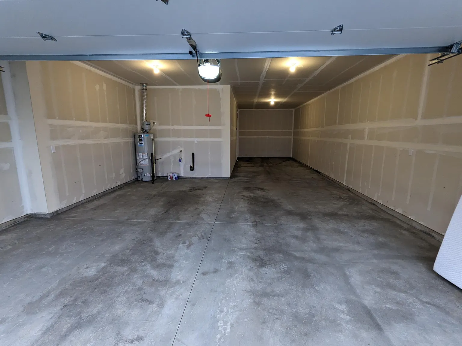 5 bed, 2.5 bath, 2153 sqft, $2,795 — Photo 3