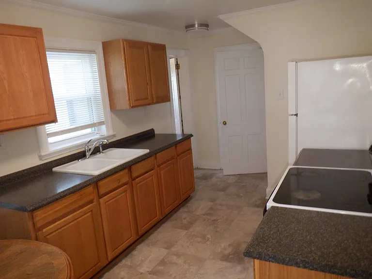 1709 Oak Ave — Photo 3