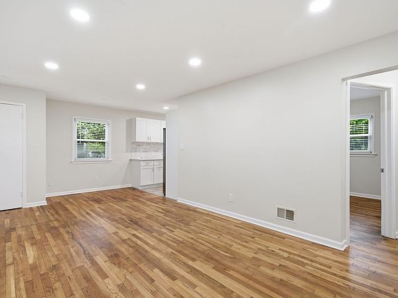 4th image of 18 Grandin Cir