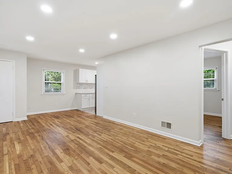 18 Grandin Cir — Photo 4