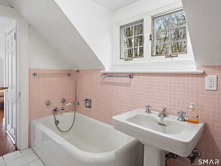 3 Holmewood Ln — Photo 32
