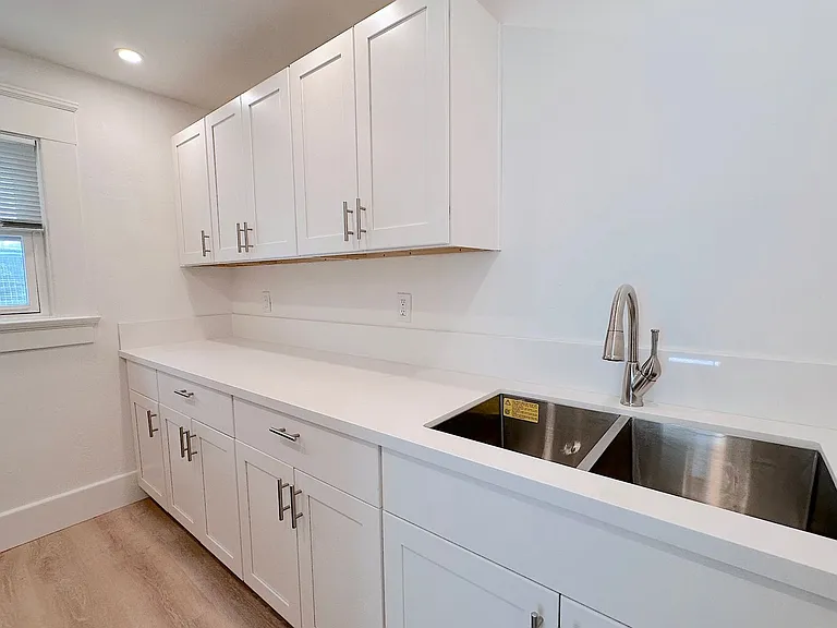 2142 5th Ave — Photo 33