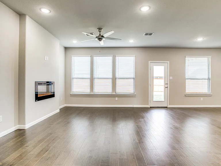 313 Ember Cir — Photo 4