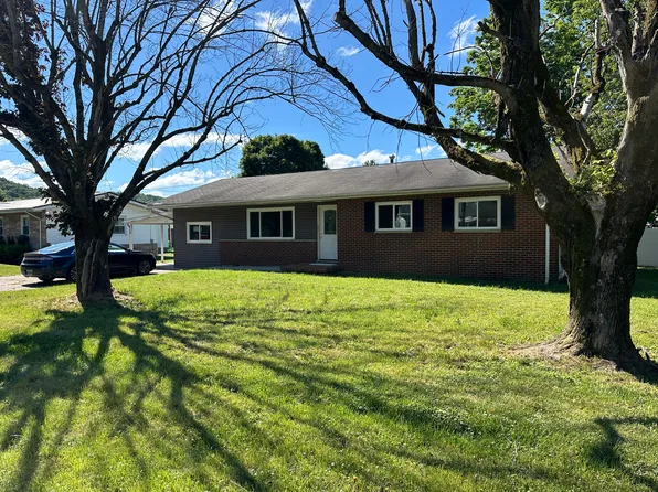405 Fir St, Eleanor, WV 25070