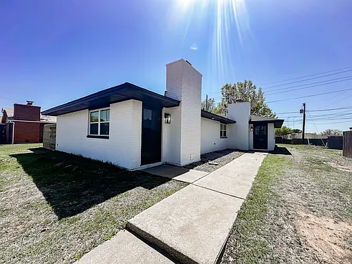 4710 NW Motif Manor Blvd #B Photo 1 4710 NW Motif Manor Blvd #B Photo 1