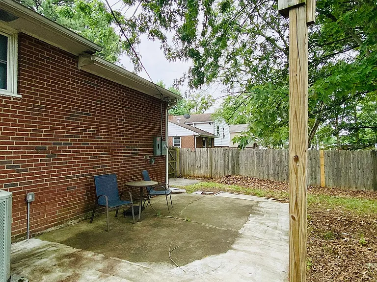 2210 Manlyn Rd — Photo 36