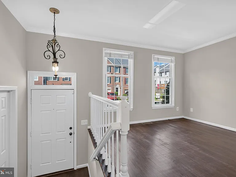 341 S Pickett St — Photo 5