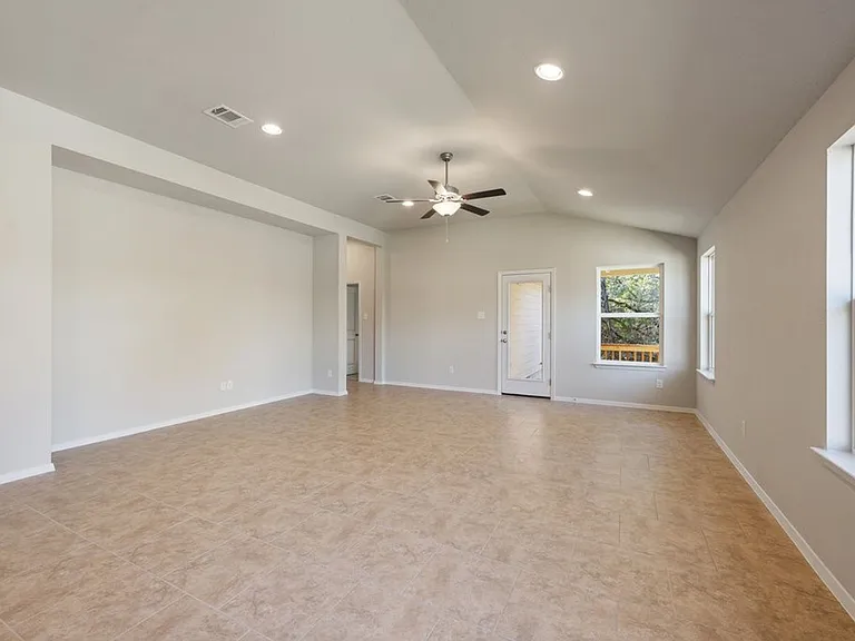 4302 Lindberg Ln — Photo 6