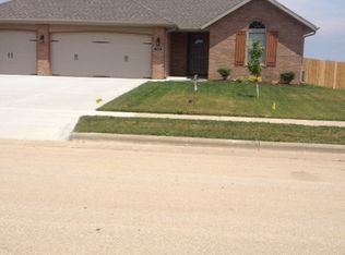 512 Patriot Place Dr, Rogersville, MO 65742