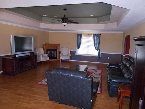 5th image of 100 Buffalo St