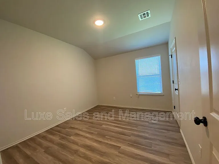 8000 NW 110th Dr — Photo 21