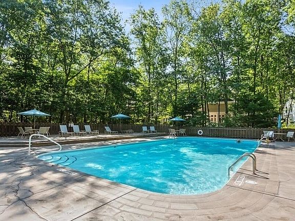 5th image of 18459 Dunecrest Dr Unit 32