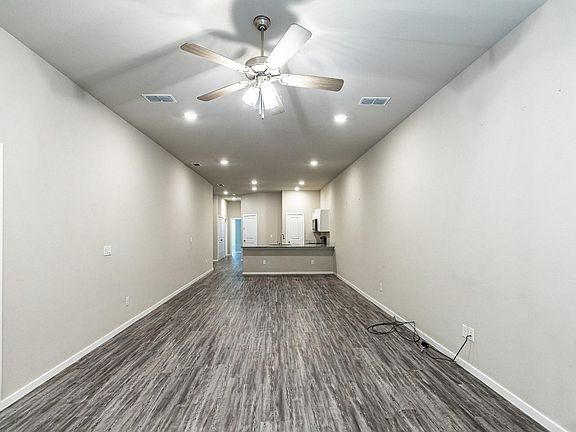 3rd image of 1917 Langford Ave