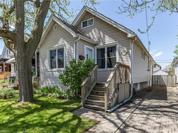 27 Barons Ave N, Hamilton, ON L8H 5A3