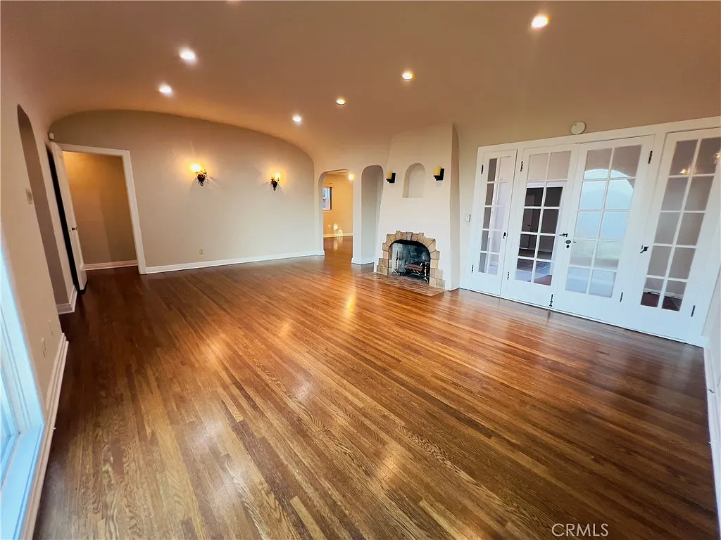 3 bed, 1584 sqft, $3,850 — Photo 3