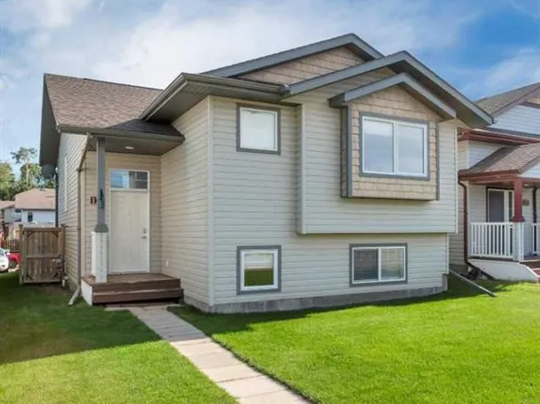 121 N Wilkinson Cir, Sylvan Lake, AB T4S 2N7