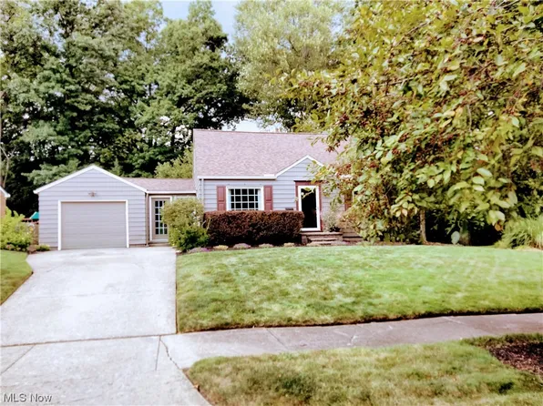 444 Glacierview Dr, Youngstown, OH 44509