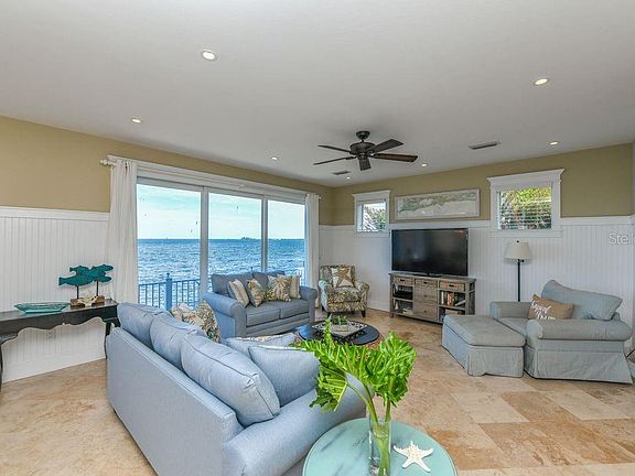5th image of 238 S Harbor Dr