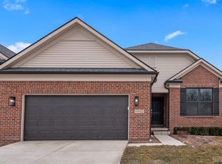 55622 Oak Pointe Dr, Shelby Township, MI 48315