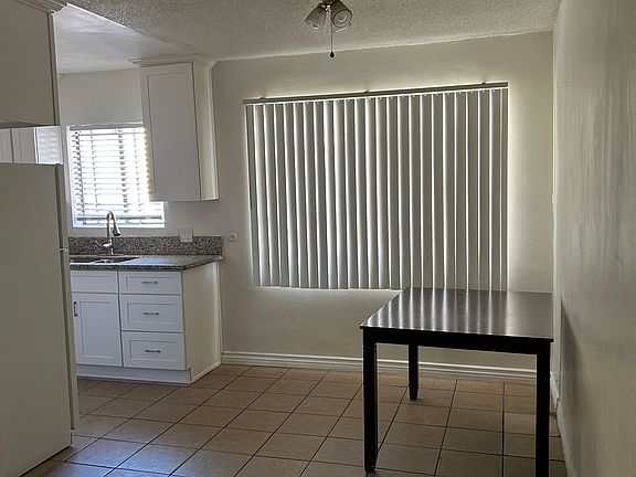 3rd image of 18422 Napa St Unit 4